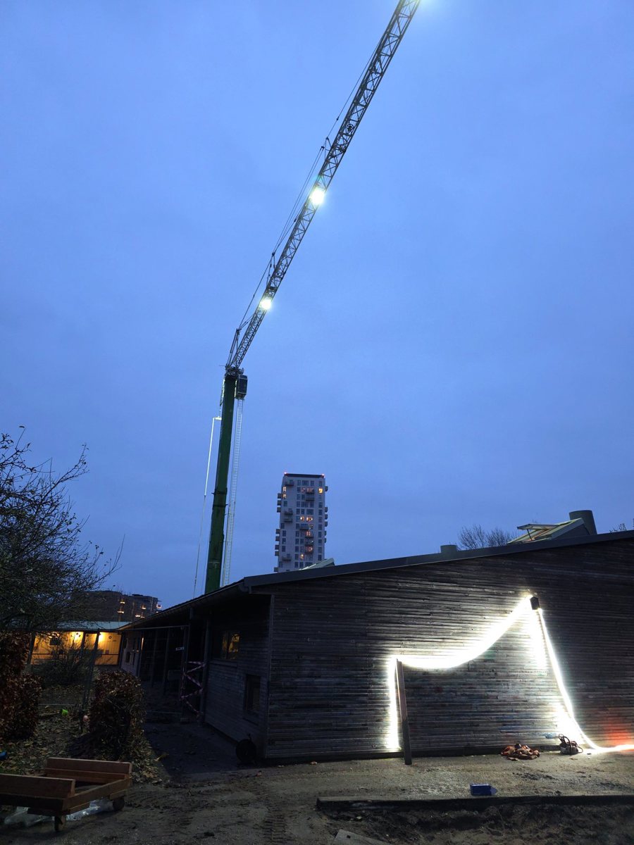 Marks mobile tårnkran en tidlig morgen