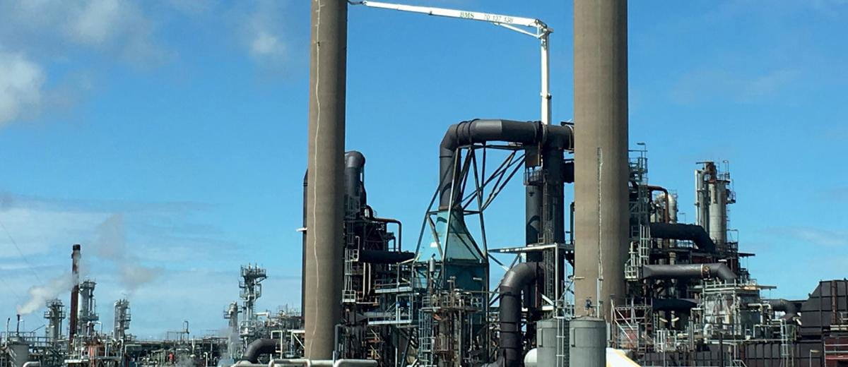 BMS udfører kranopgaver ved raffinaderi i olie- og gasindustrien