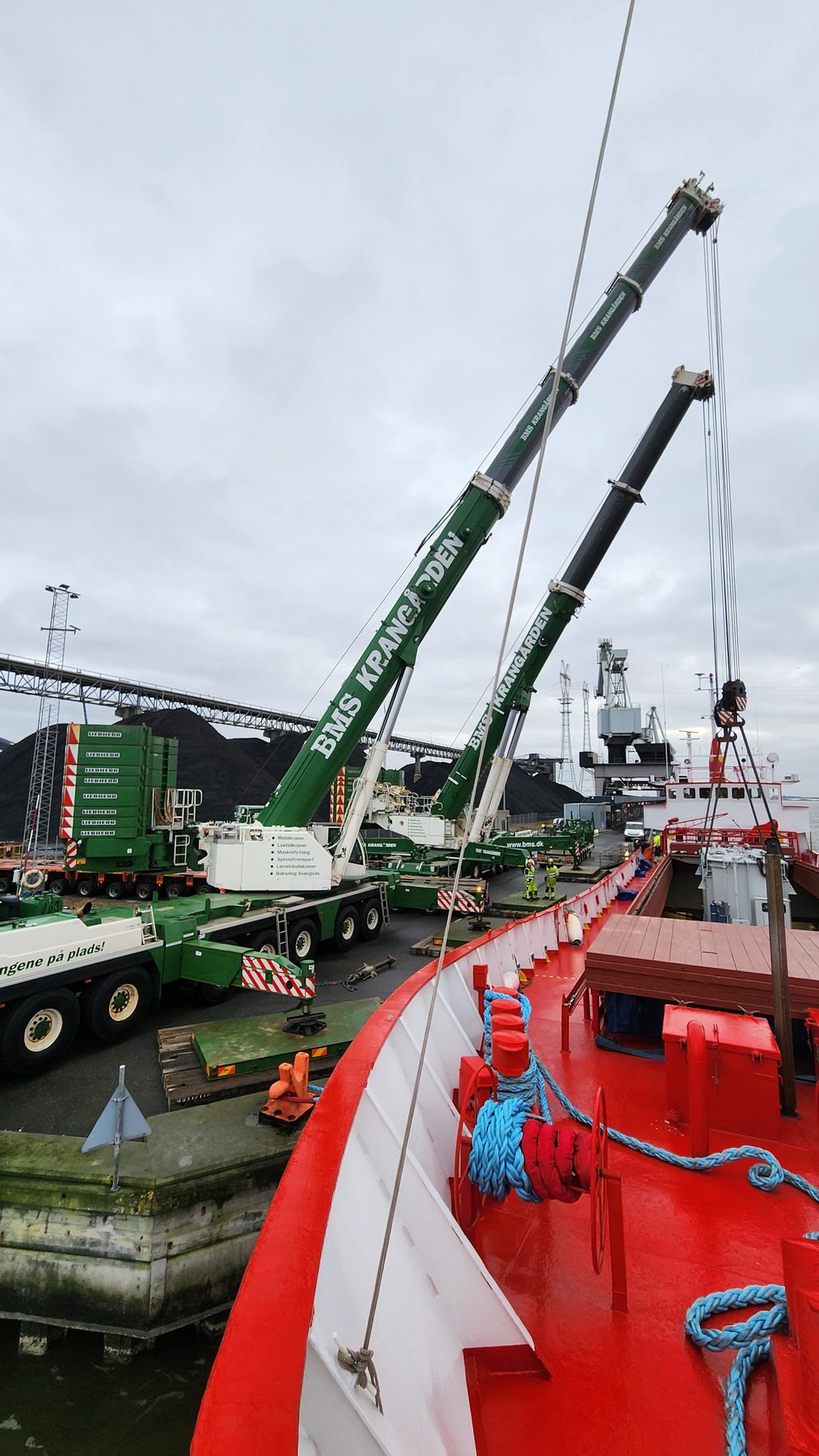 To BMS-mobilkraner løfter transformere ved Aalborg Forsyning