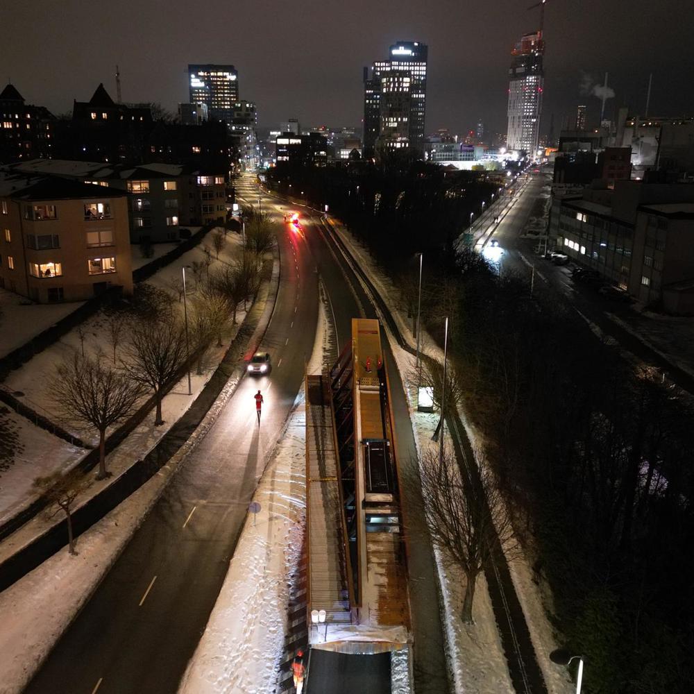 Brosektion på SPMT transporteres gennem Aarhus om natten