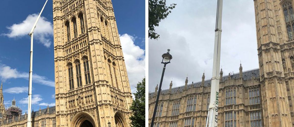 Lastbilmonteret lift arbejder ved Westminster-tårnet i London under bygningsreparation