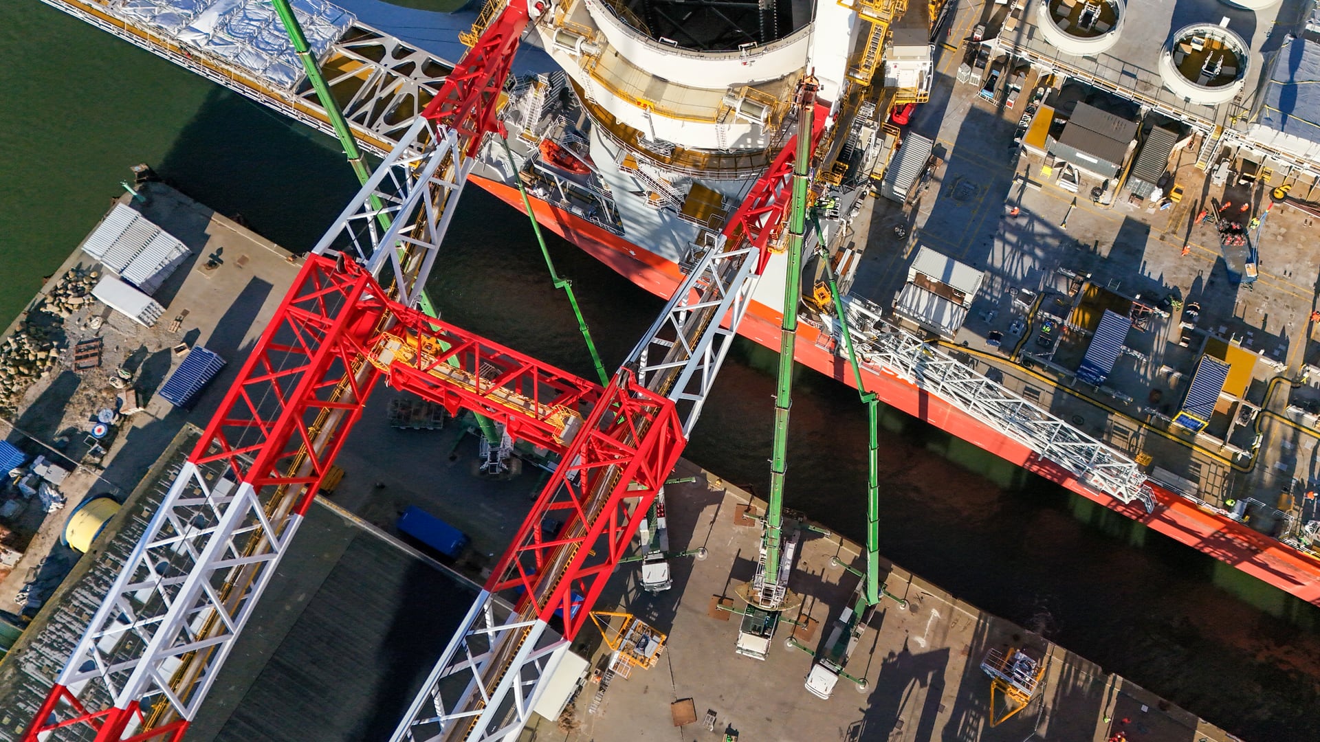 BMS kraner og udstyr ved WIND PEAK i Esbjerg Havn